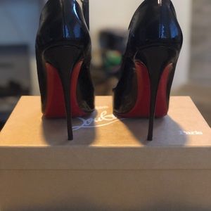 Christian Louboutin So Kate Pumps